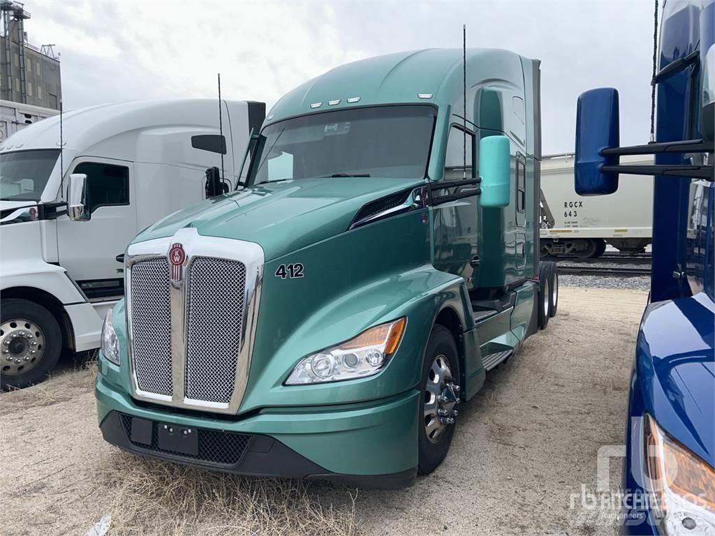 Kenworth T680 Conventional Trucks / Tractor Trucks