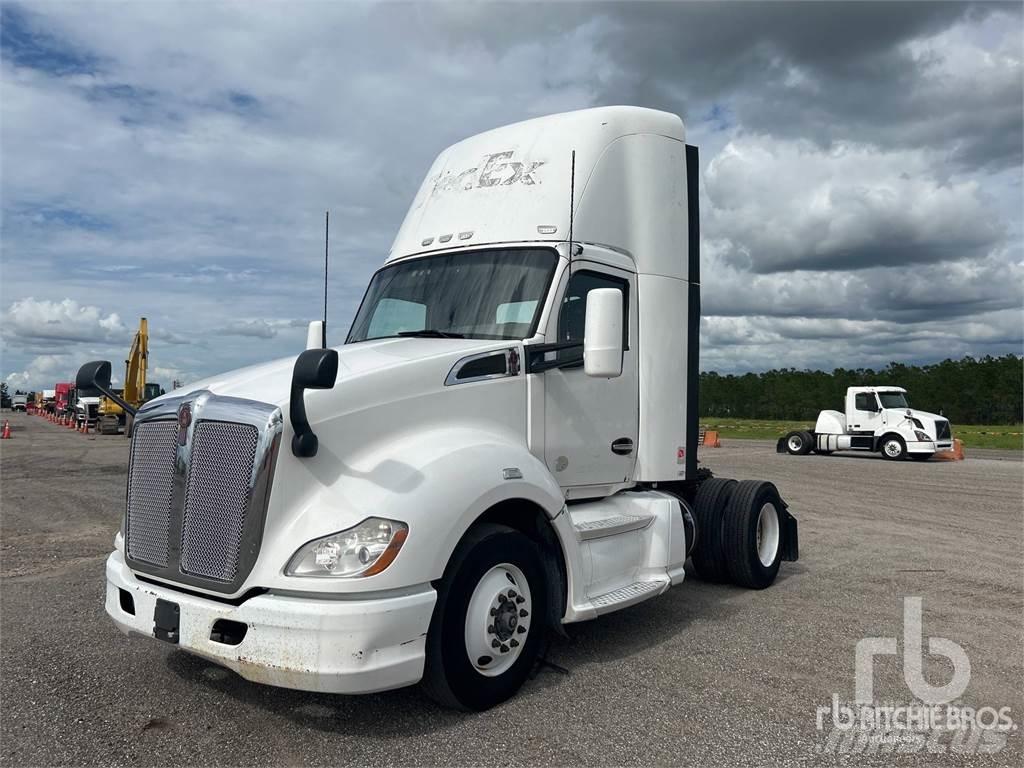 Kenworth T680 Conventional Trucks / Tractor Trucks