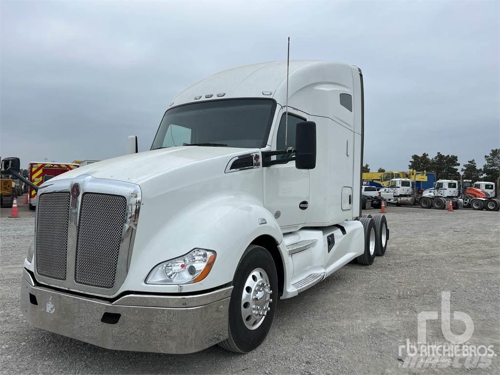 Kenworth T680 Conventional Trucks / Tractor Trucks
