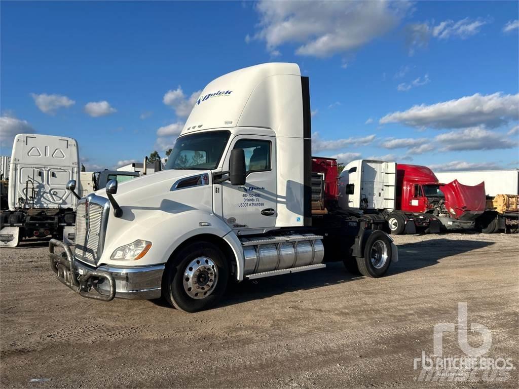 Kenworth T680 Conventional Trucks / Tractor Trucks