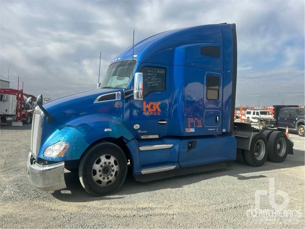 Kenworth T680 Conventional Trucks / Tractor Trucks