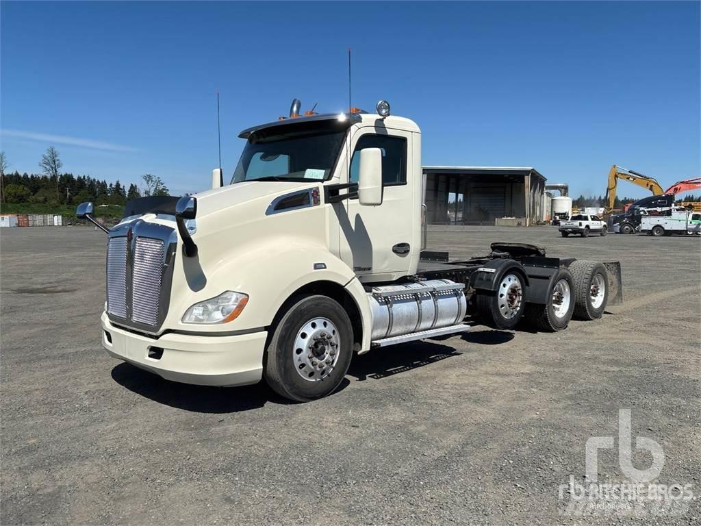 Kenworth T680 Conventional Trucks / Tractor Trucks