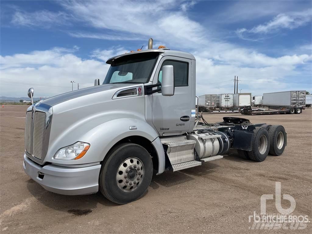 Kenworth T680 Conventional Trucks / Tractor Trucks