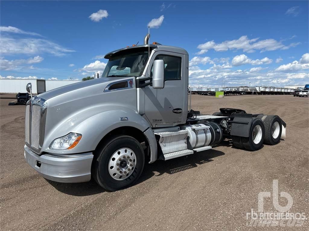 Kenworth T680 Conventional Trucks / Tractor Trucks