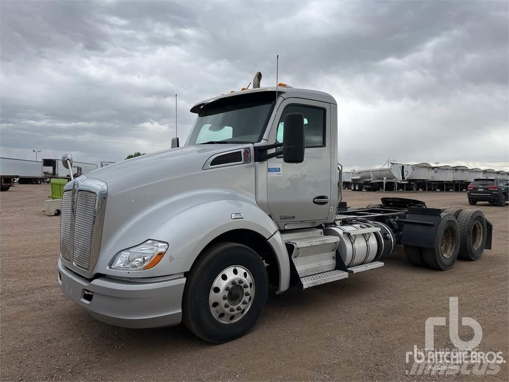 Kenworth T680 Conventional Trucks / Tractor Trucks