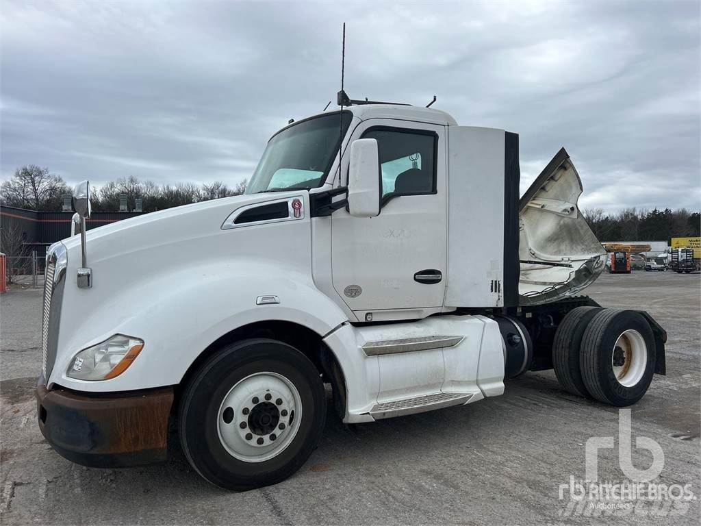 Kenworth T680 Conventional Trucks / Tractor Trucks
