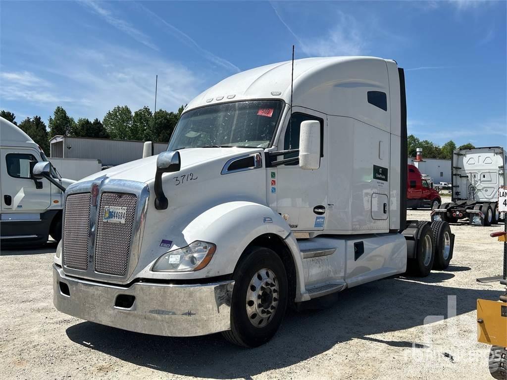 Kenworth T680 Conventional Trucks / Tractor Trucks