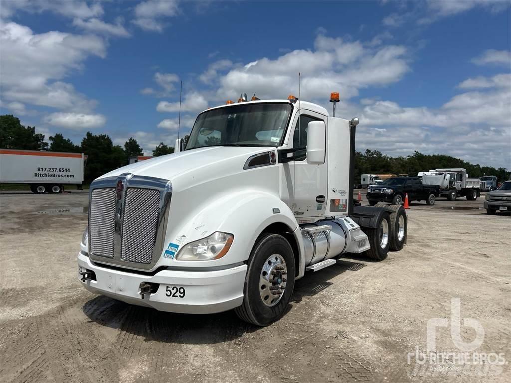 Kenworth T680 Conventional Trucks / Tractor Trucks