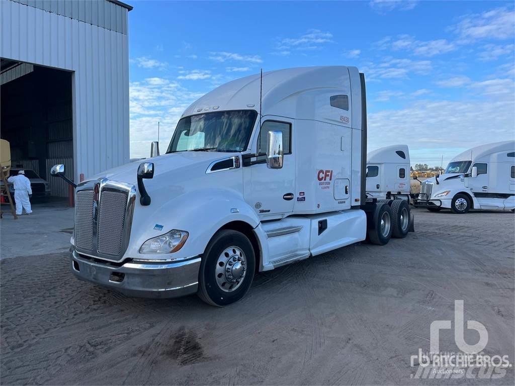 Kenworth T680 Conventional Trucks / Tractor Trucks