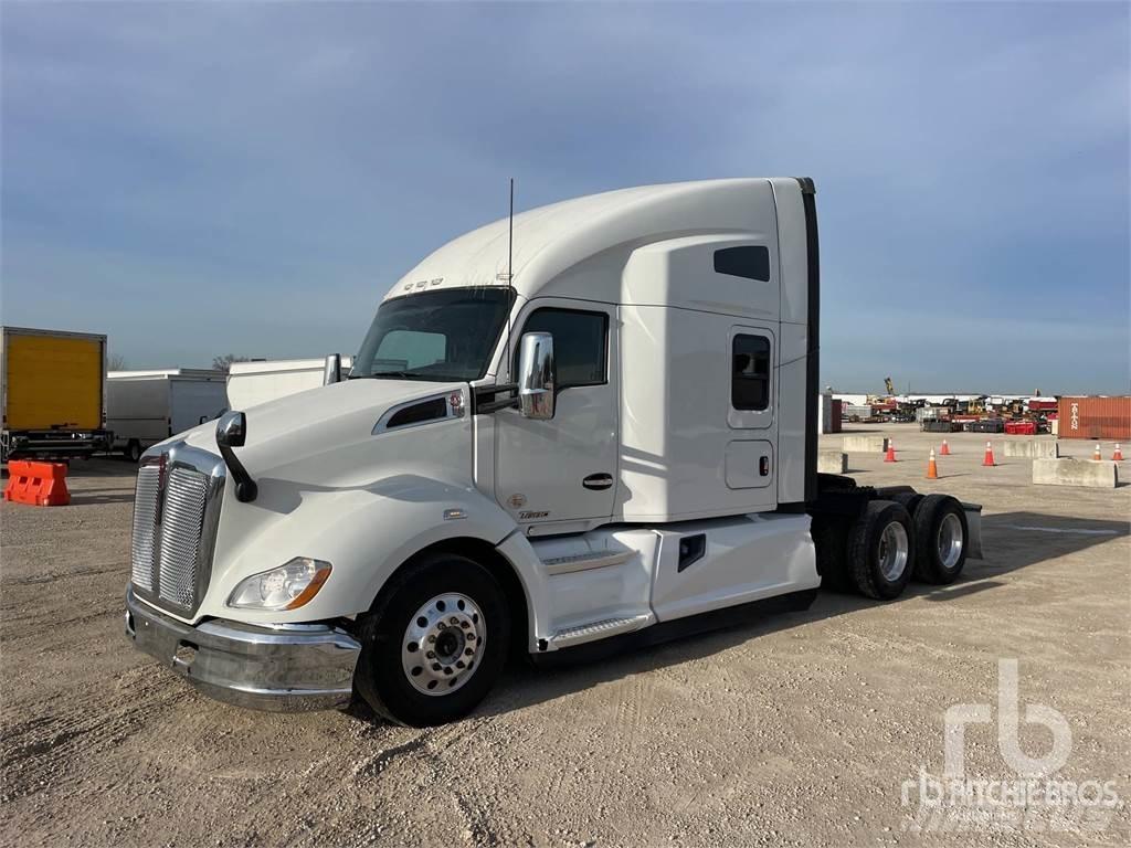 Kenworth T680 Conventional Trucks / Tractor Trucks