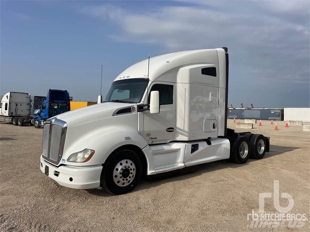 Kenworth T680 Conventional Trucks / Tractor Trucks