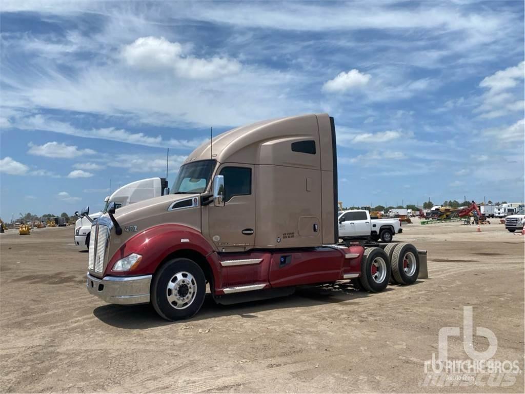 Kenworth T680 Conventional Trucks / Tractor Trucks