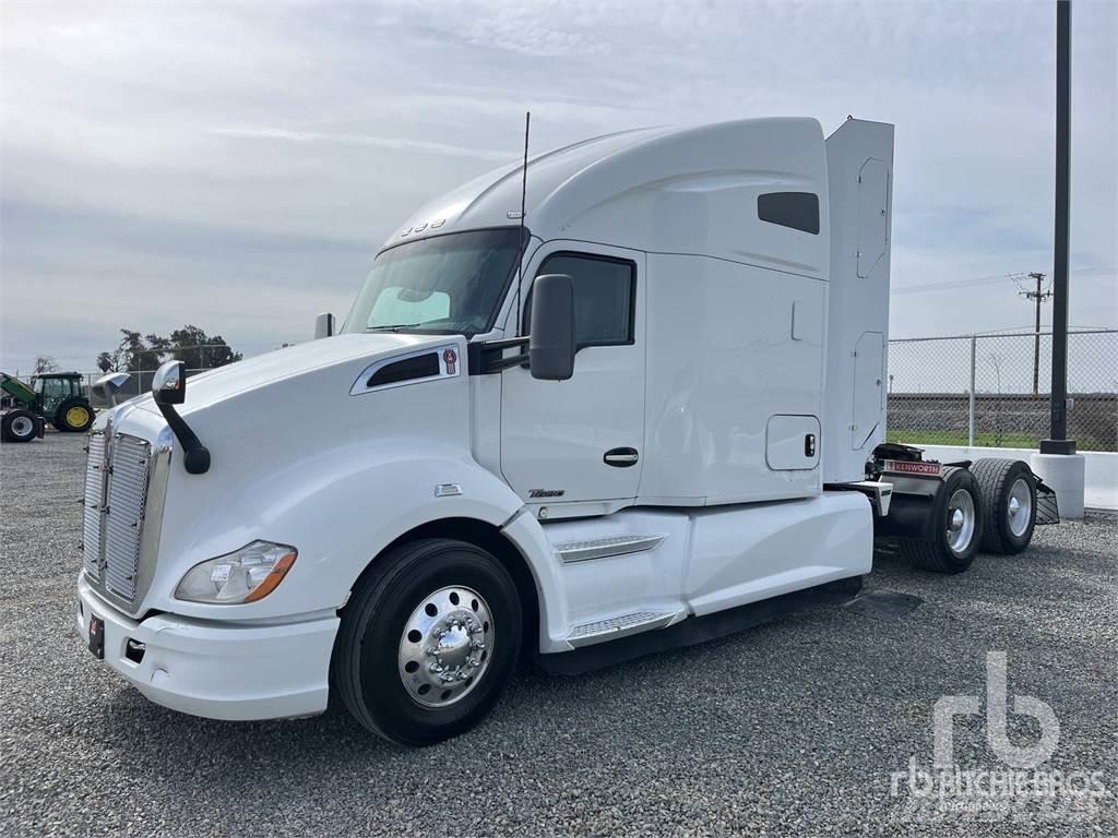 Kenworth T680 Conventional Trucks / Tractor Trucks