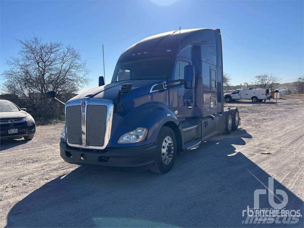 Kenworth T680 Conventional Trucks / Tractor Trucks