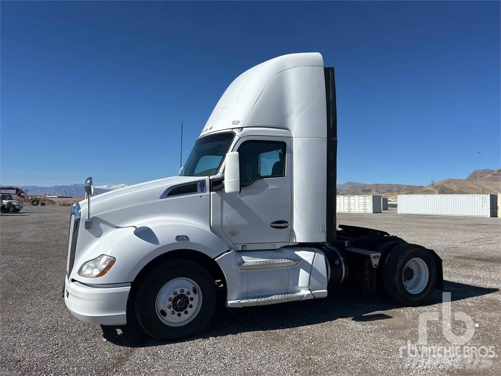 Kenworth T680 Conventional Trucks / Tractor Trucks
