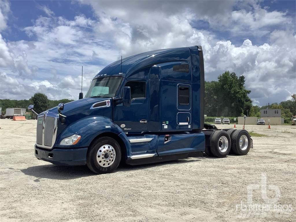 Kenworth T680 Conventional Trucks / Tractor Trucks