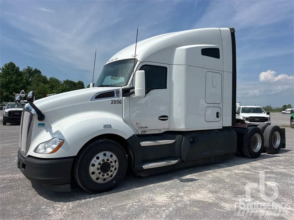 Kenworth T680 Conventional Trucks / Tractor Trucks