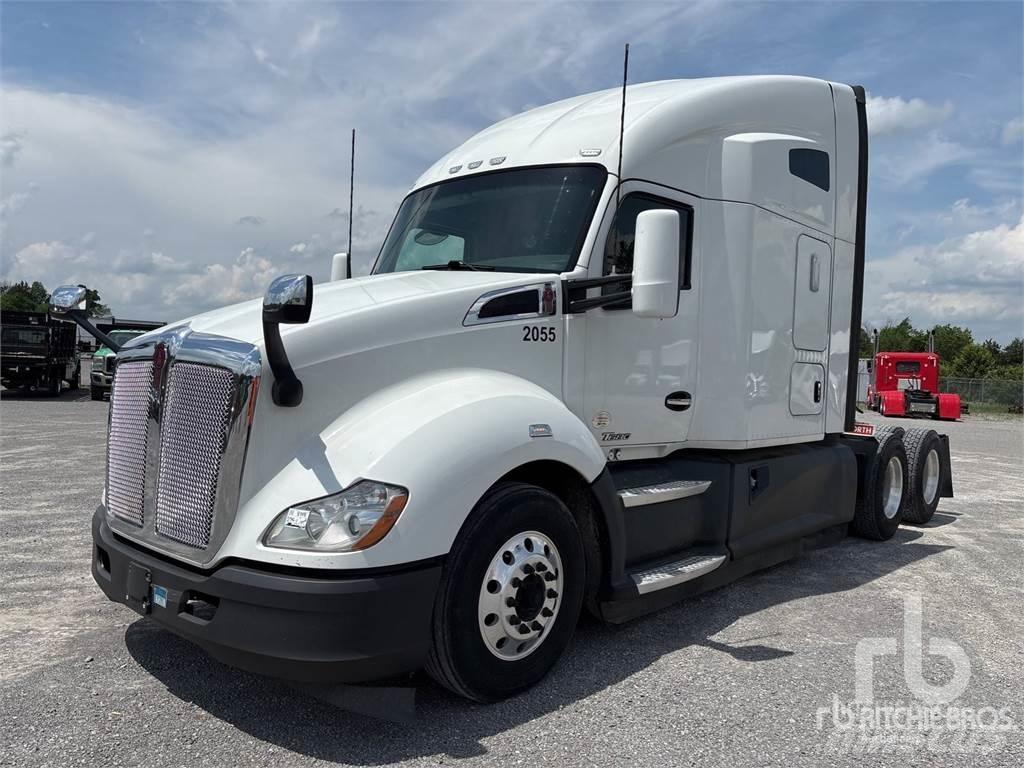 Kenworth T680 Conventional Trucks / Tractor Trucks