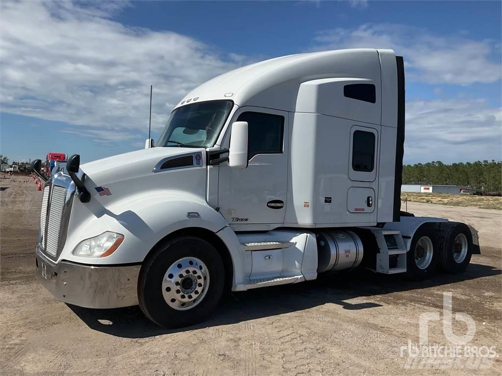 Kenworth T680 Conventional Trucks / Tractor Trucks
