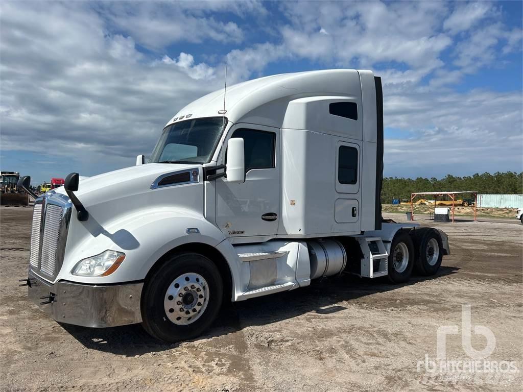Kenworth T680 Conventional Trucks / Tractor Trucks