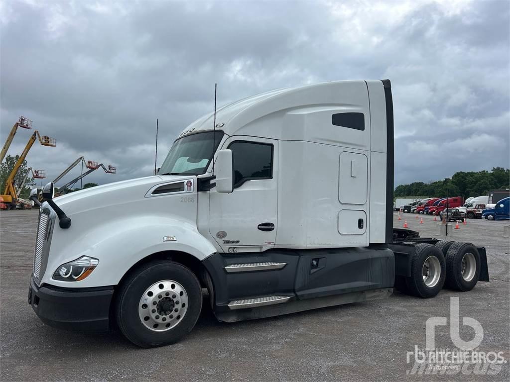 Kenworth T680 Conventional Trucks / Tractor Trucks