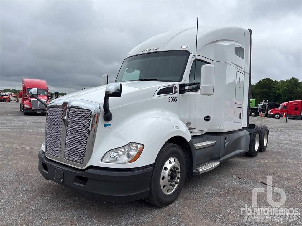 Kenworth T680 Conventional Trucks / Tractor Trucks