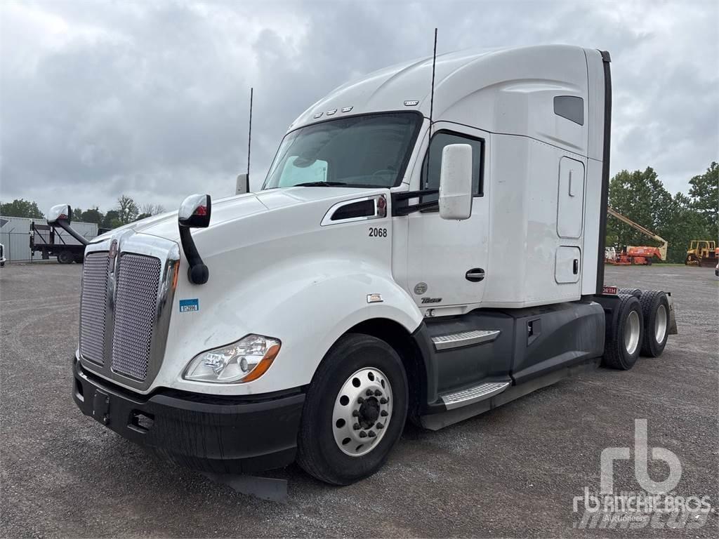 Kenworth T680 Conventional Trucks / Tractor Trucks