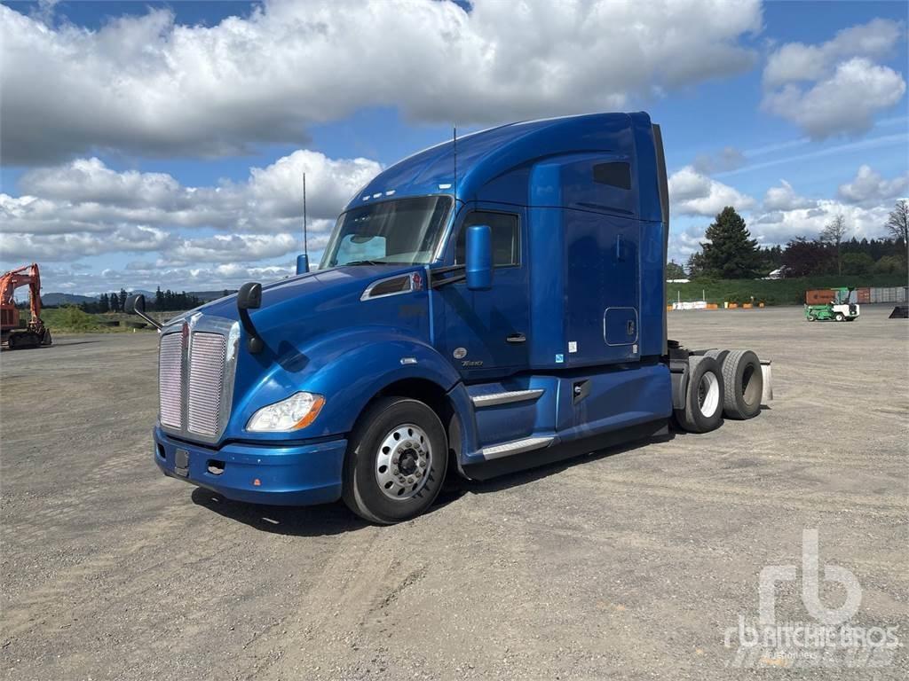 Kenworth T680 Conventional Trucks / Tractor Trucks
