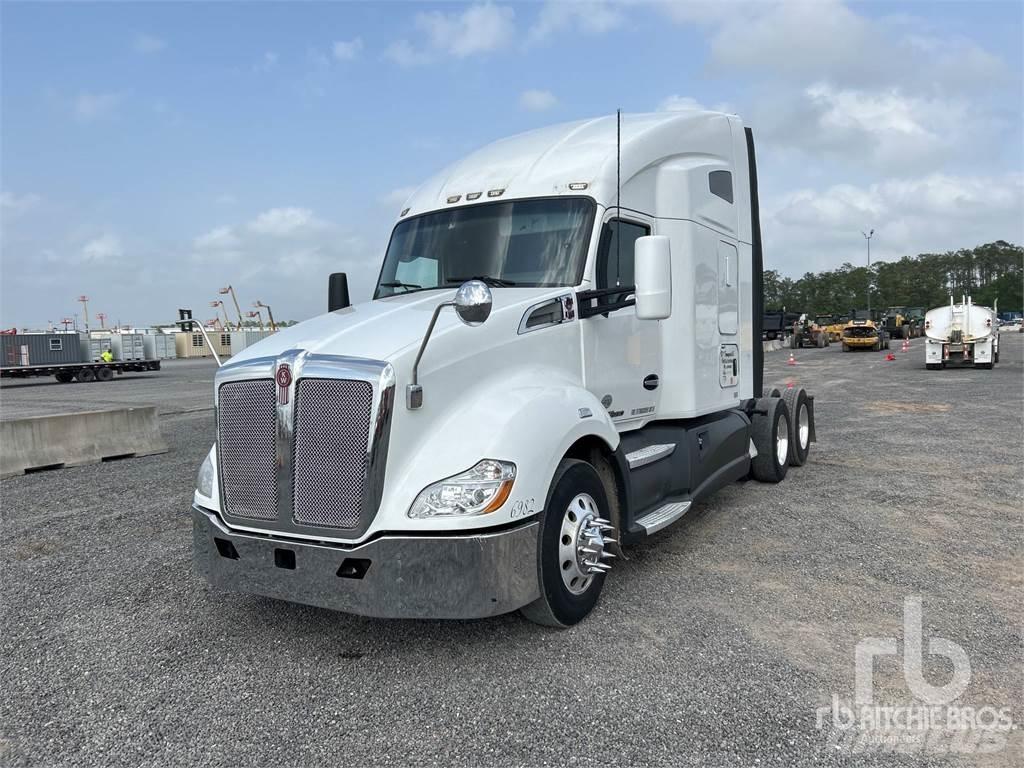 Kenworth T680 Conventional Trucks / Tractor Trucks