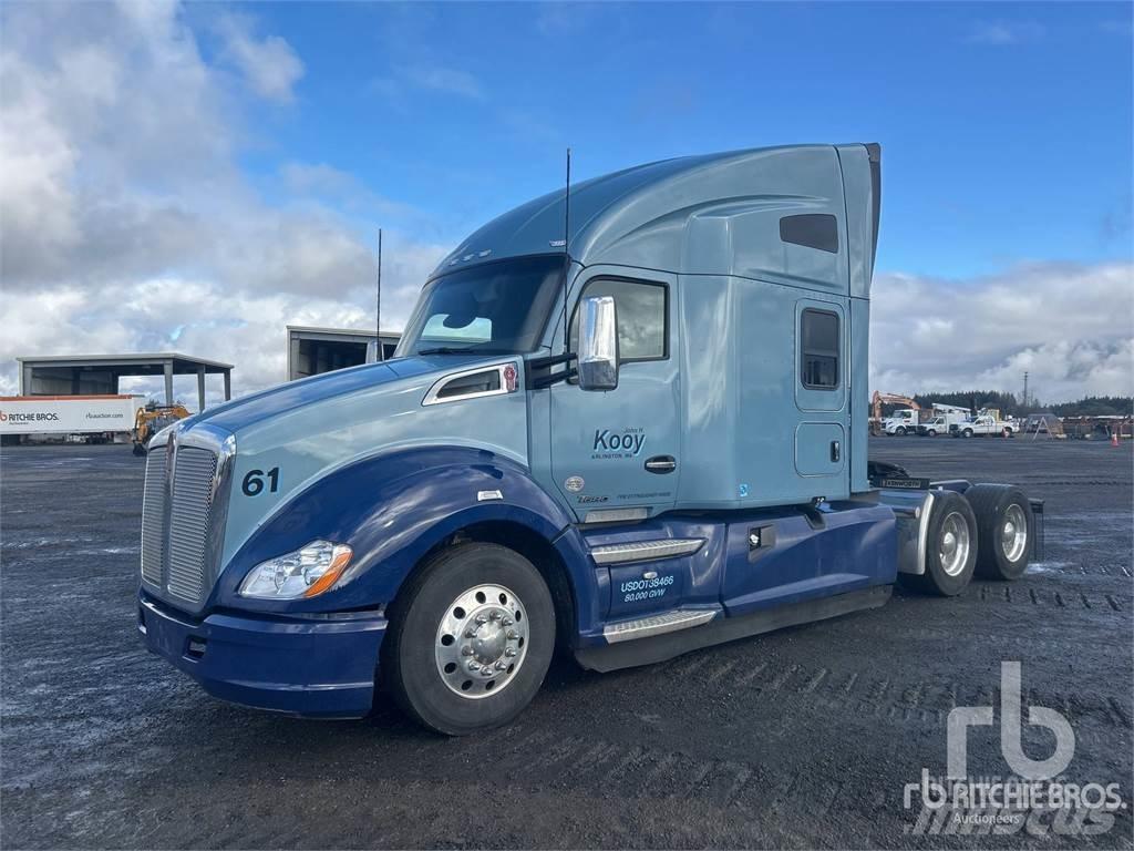 Kenworth T680 Conventional Trucks / Tractor Trucks