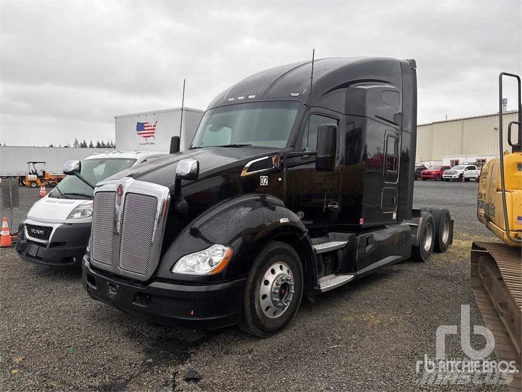 Kenworth T680 Conventional Trucks / Tractor Trucks