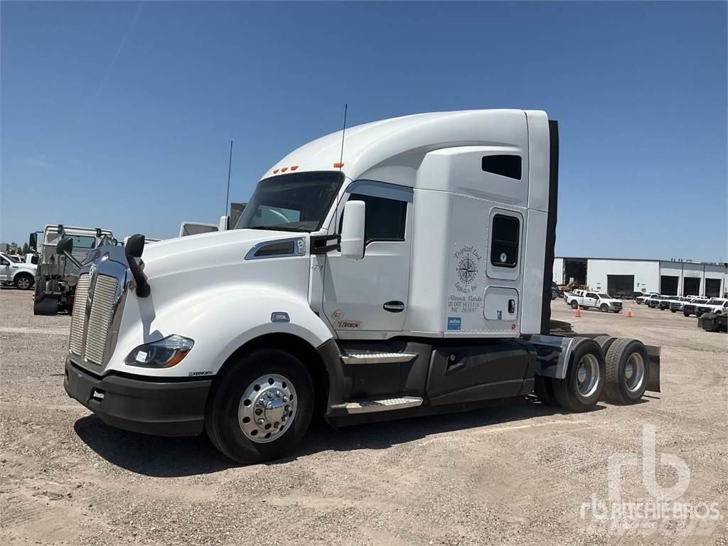 Kenworth T680 Conventional Trucks / Tractor Trucks