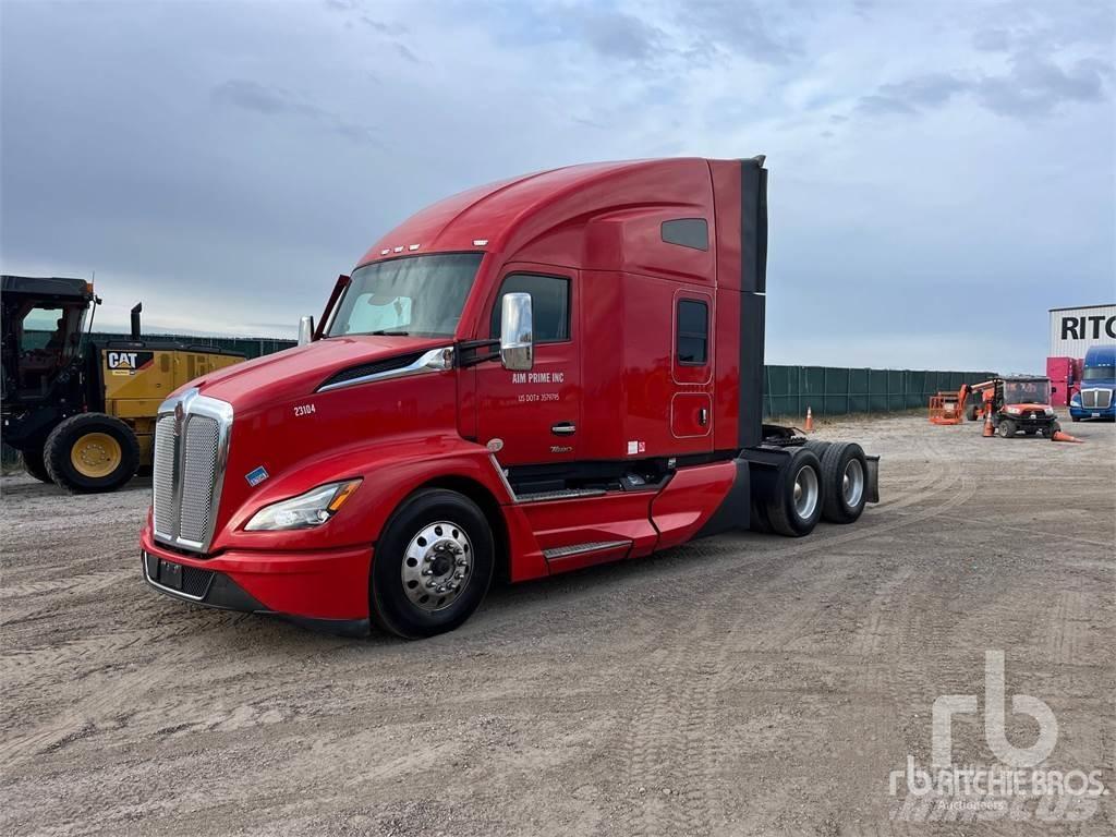 Kenworth T680 Conventional Trucks / Tractor Trucks