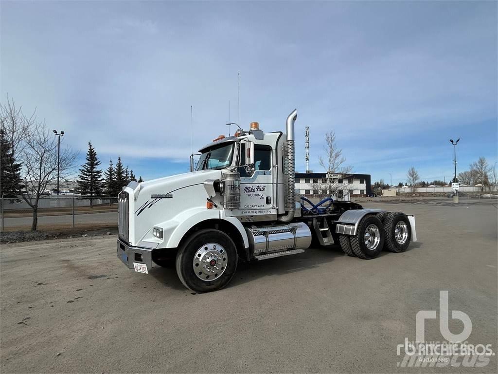 Kenworth T800 Conventional Trucks / Tractor Trucks