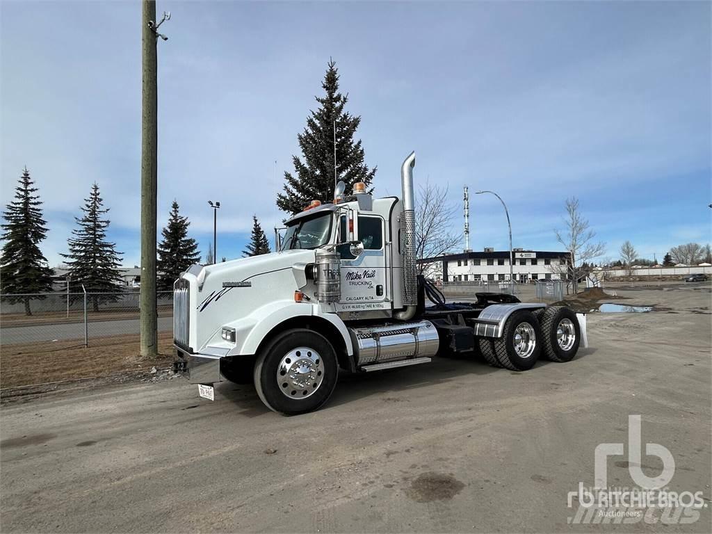 Kenworth T800 Conventional Trucks / Tractor Trucks