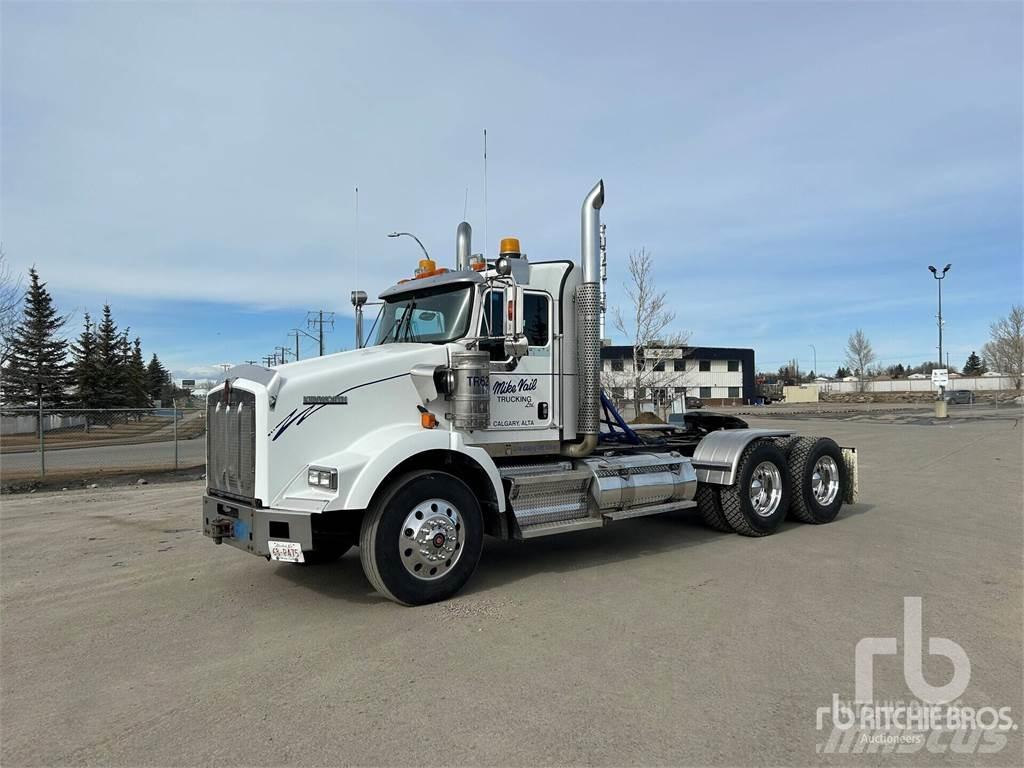 Kenworth T800 Conventional Trucks / Tractor Trucks