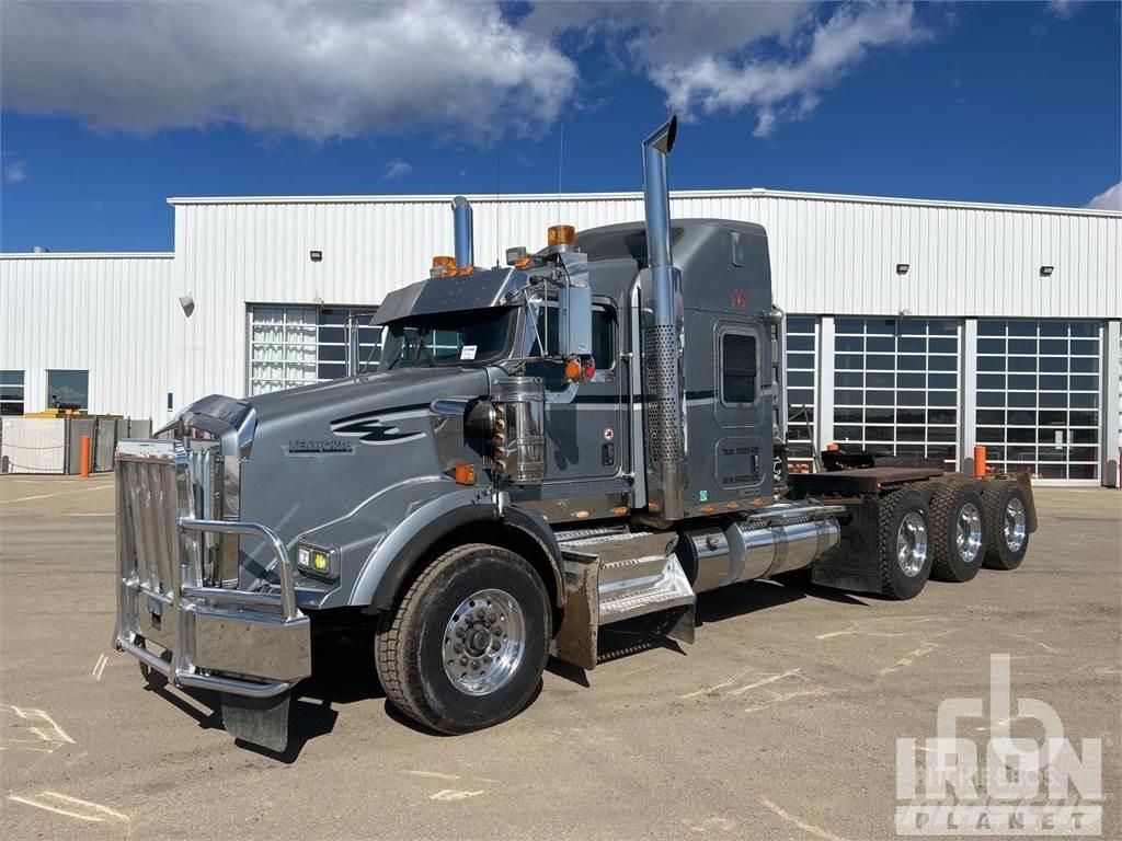 Kenworth T800 Conventional Trucks / Tractor Trucks
