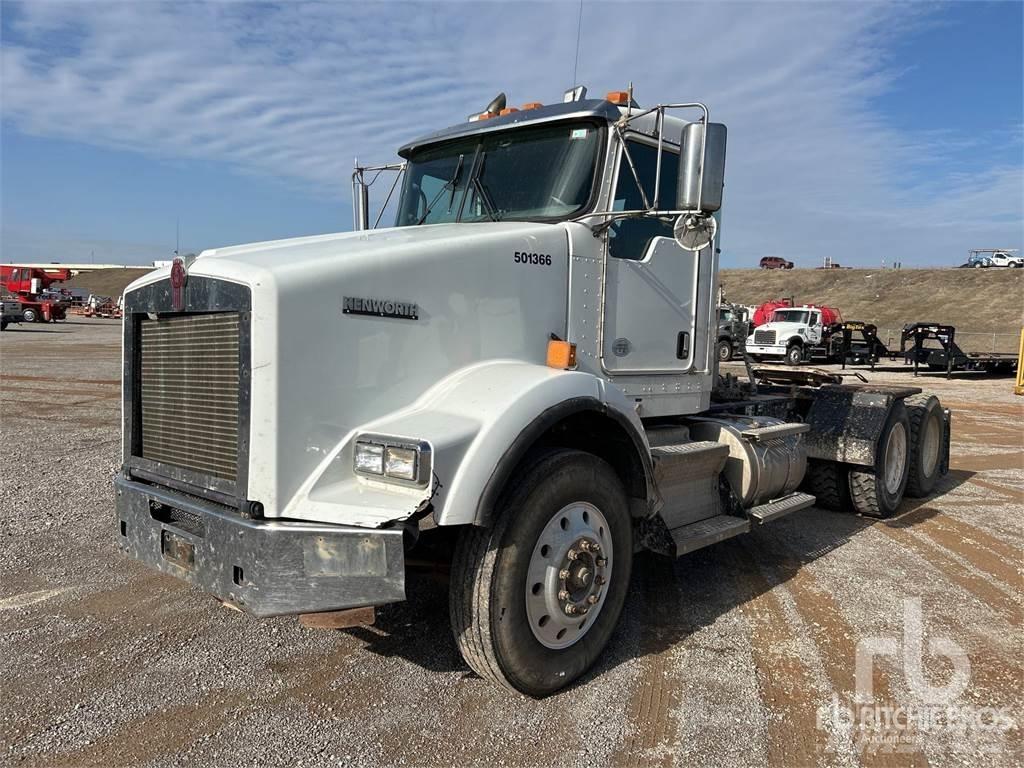 Kenworth T800 Conventional Trucks / Tractor Trucks