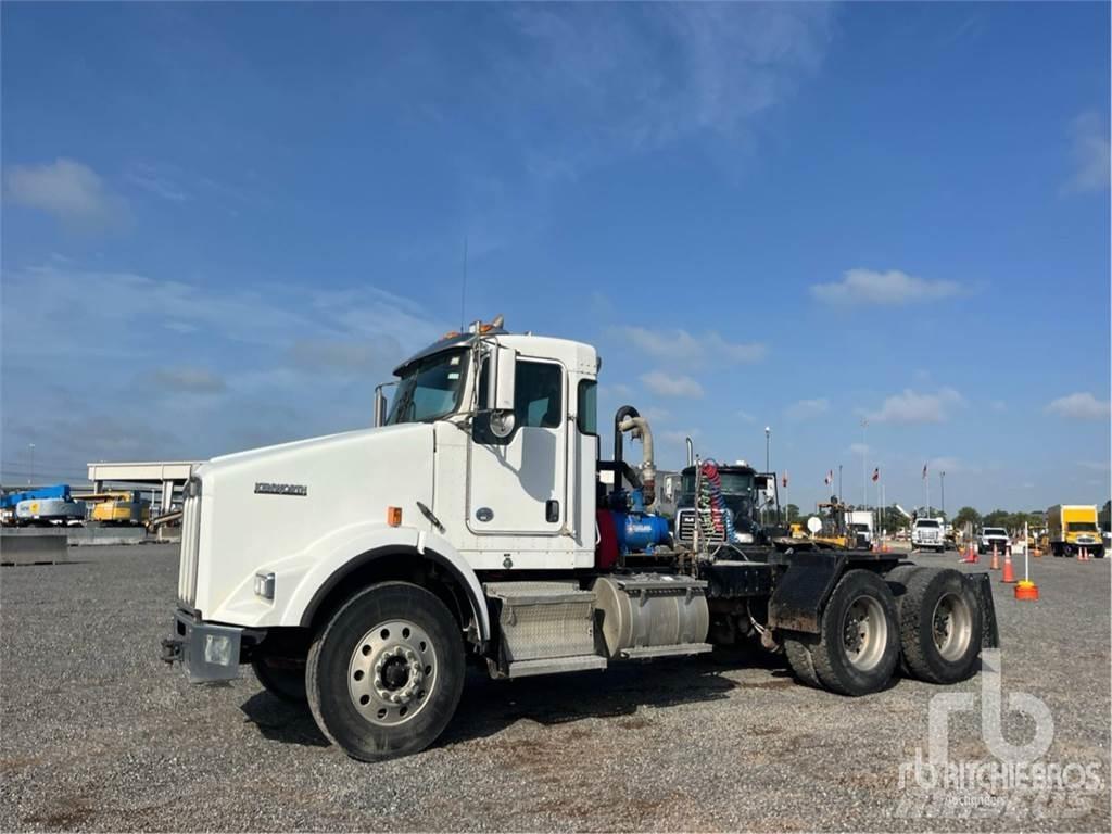 Kenworth T800 Conventional Trucks / Tractor Trucks
