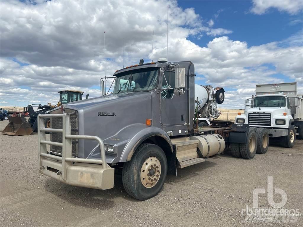 Kenworth T800 Conventional Trucks / Tractor Trucks