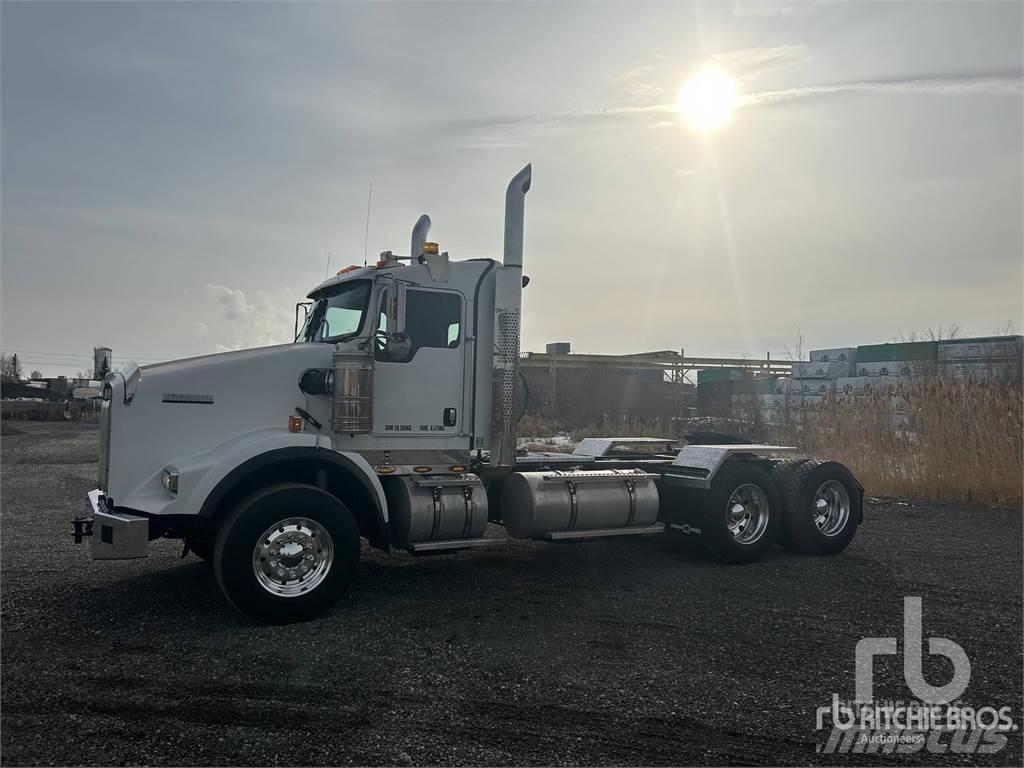 Kenworth T800 Conventional Trucks / Tractor Trucks