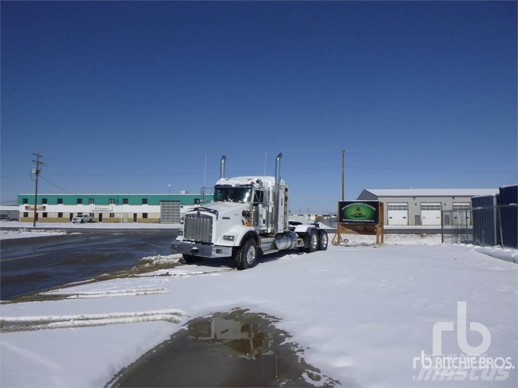 Kenworth T800 Conventional Trucks / Tractor Trucks