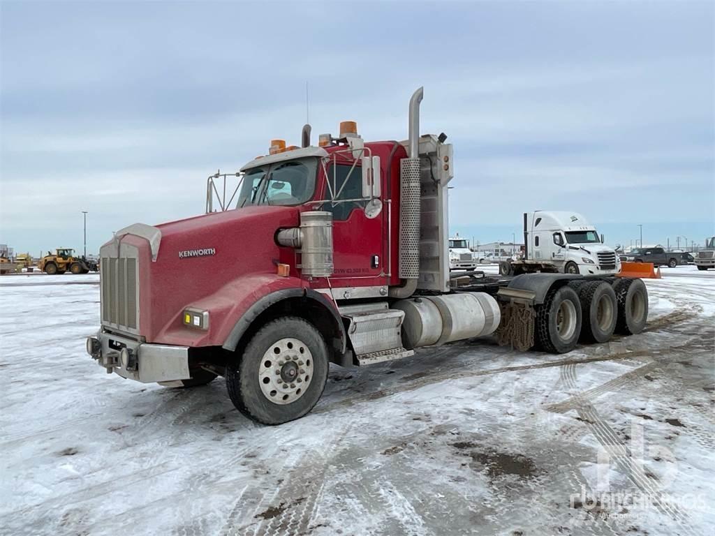 Kenworth T800 Conventional Trucks / Tractor Trucks