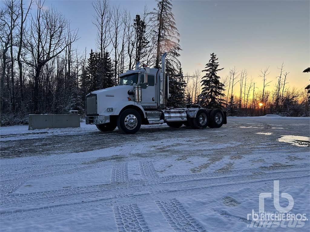 Kenworth T800 Conventional Trucks / Tractor Trucks