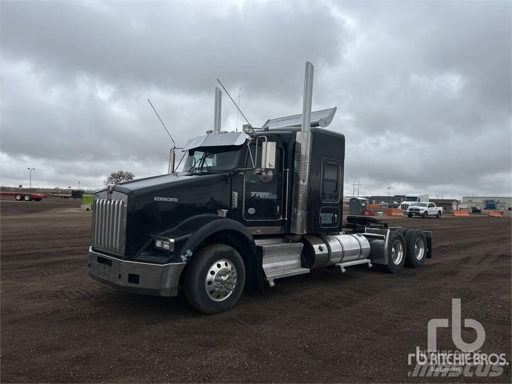 Kenworth T800 Conventional Trucks / Tractor Trucks