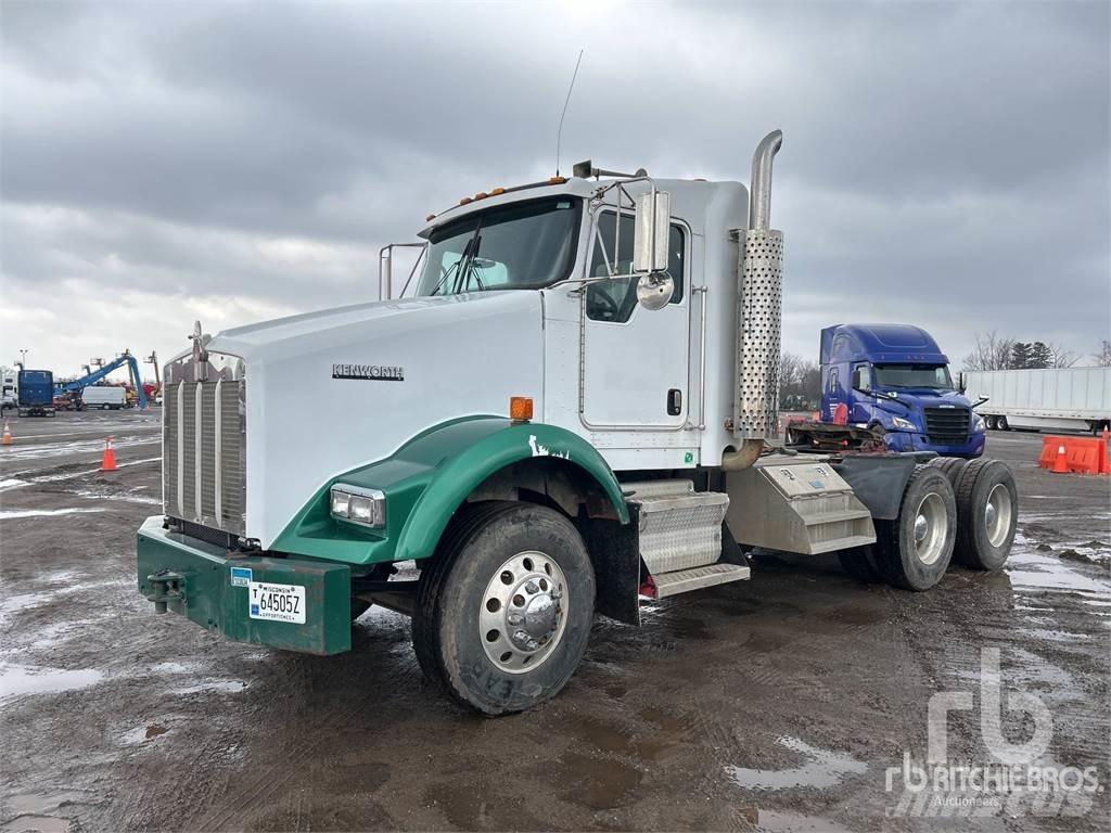 Kenworth T800 Conventional Trucks / Tractor Trucks