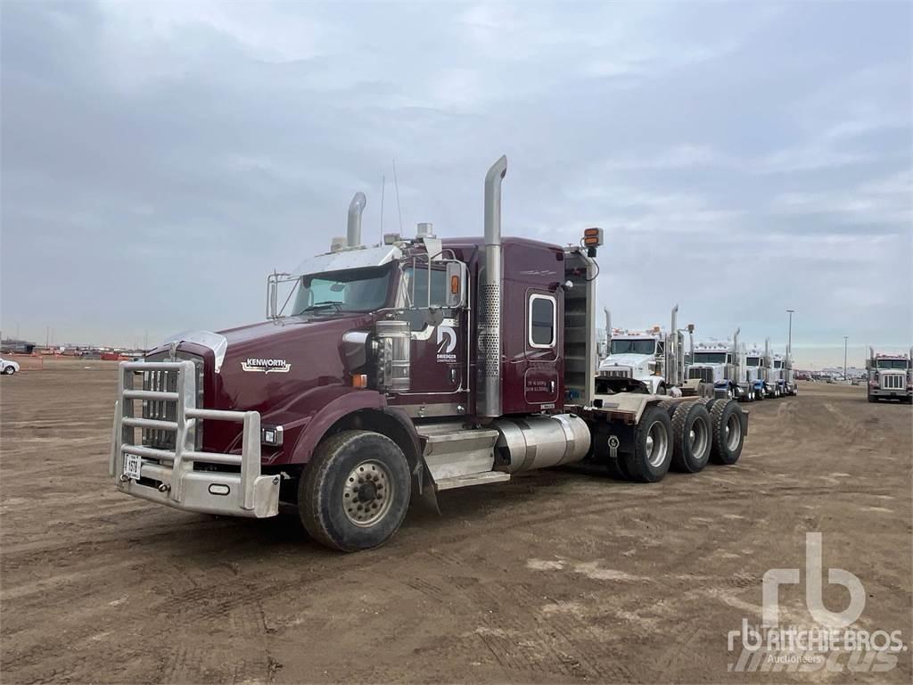 Kenworth T800 Conventional Trucks / Tractor Trucks