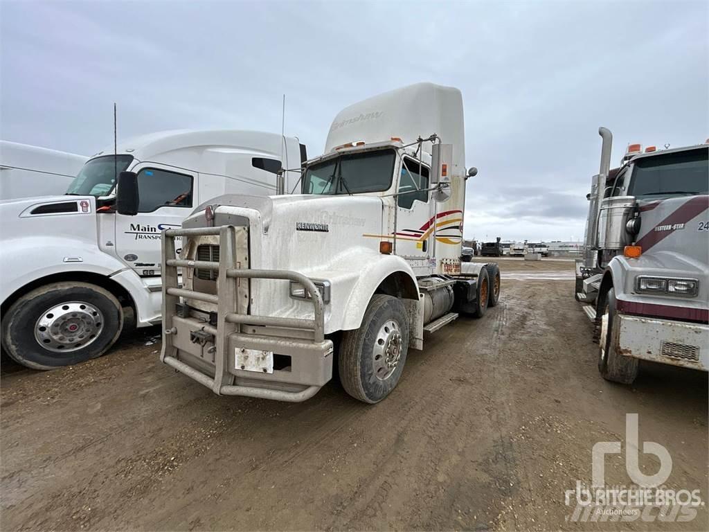 Kenworth T800 Conventional Trucks / Tractor Trucks