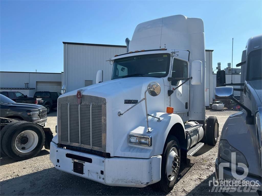 Kenworth T800 Conventional Trucks / Tractor Trucks