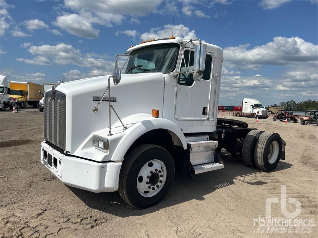 Kenworth T800 Conventional Trucks / Tractor Trucks